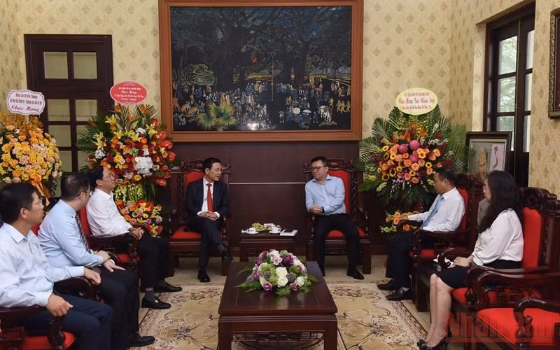 Đoàn công tác các Bộ, ban, ngành, đơn vị thăm, chúc mừng Báo Nhân Dân -0