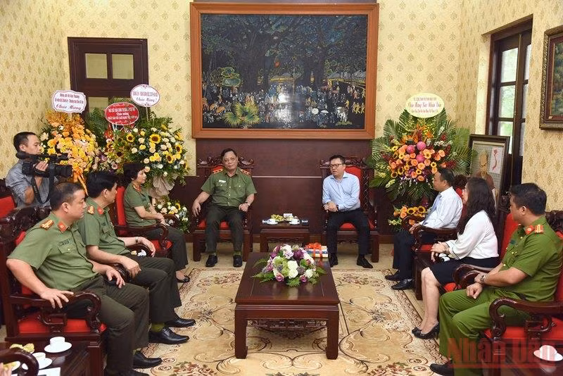 Đoàn công tác các Bộ, ban, ngành, đơn vị thăm, chúc mừng Báo Nhân Dân -0