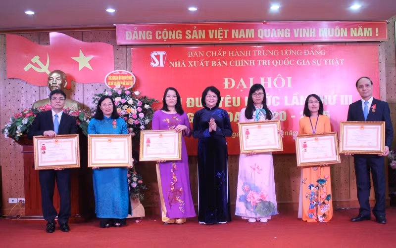 Lan tỏa mạnh tinh thần thi đua trong đơn vị và toàn ngành xuất bản -0