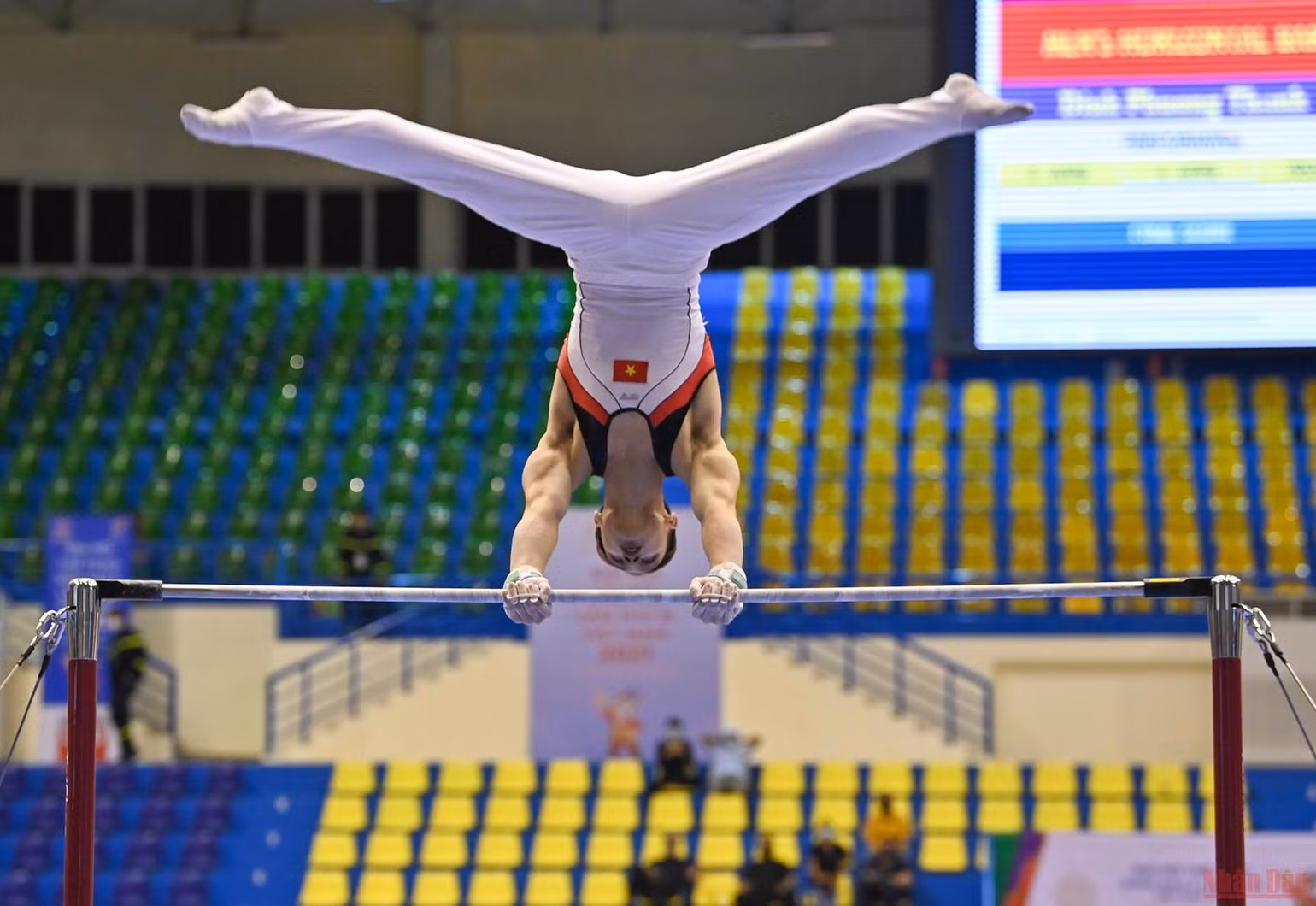 Mãn nhãn với màn biểu diễn thể dục dụng cụ trong ngày thi đấu cuối ở SEA Games 31 -2