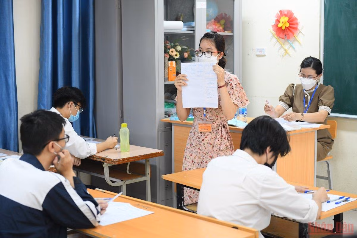 Thí sinh cả nước đang tham dự Kỳ thi tốt nghiệp trung học phổ thông 2022 -1