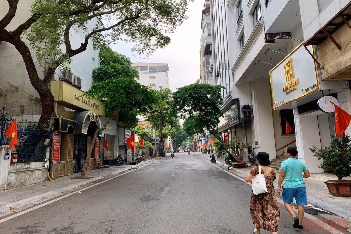 Có một Hà Nội bình yên sáng 30/4 -0