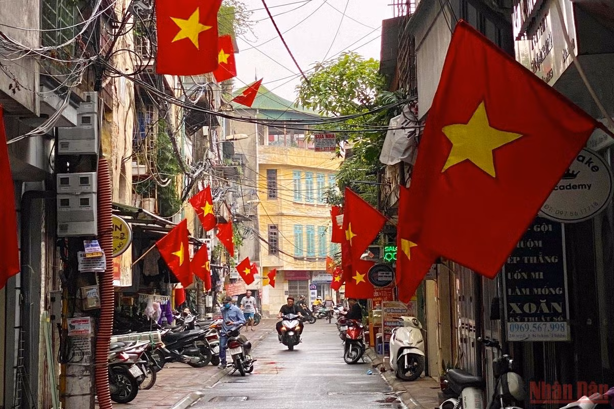 Có một Hà Nội bình yên sáng 30/4 -0