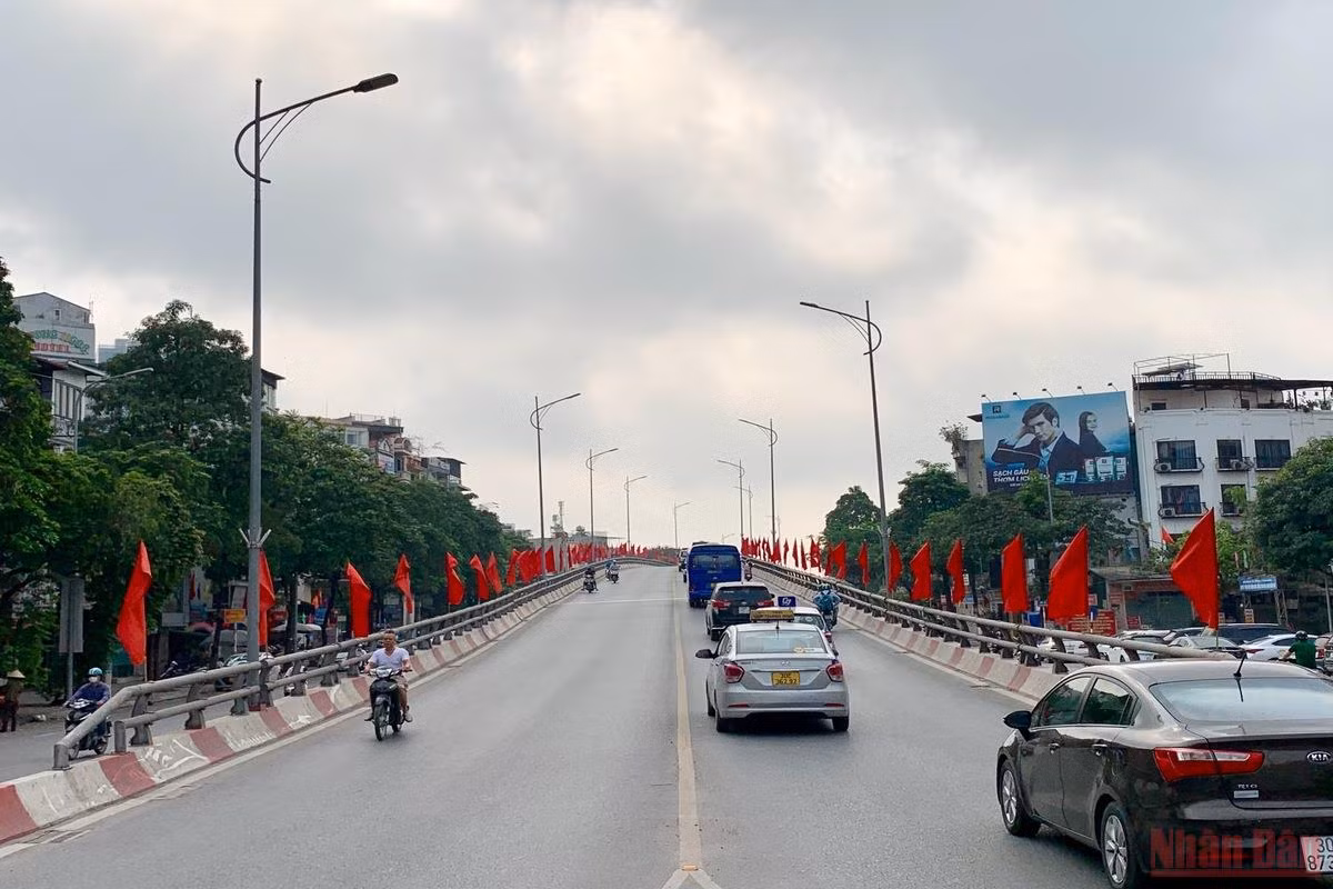 Có một Hà Nội bình yên sáng 30/4 -0