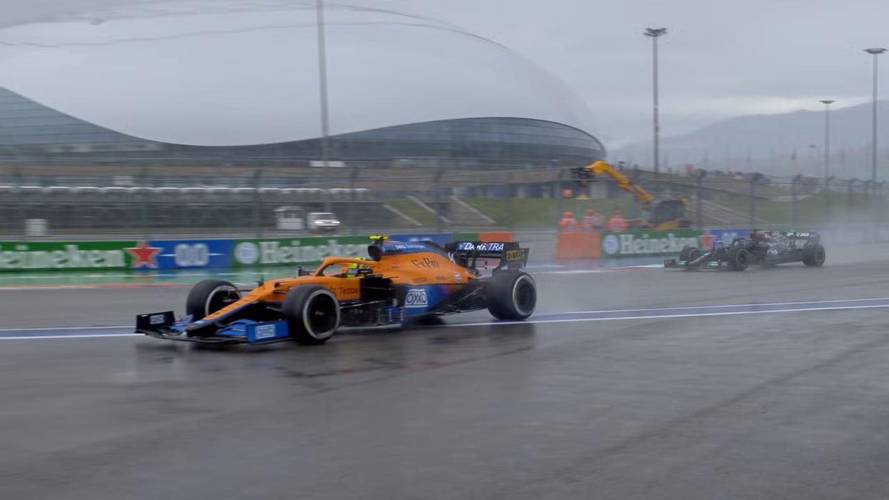 Lewis Hamilton cán mốc 100 chiến thắng -0