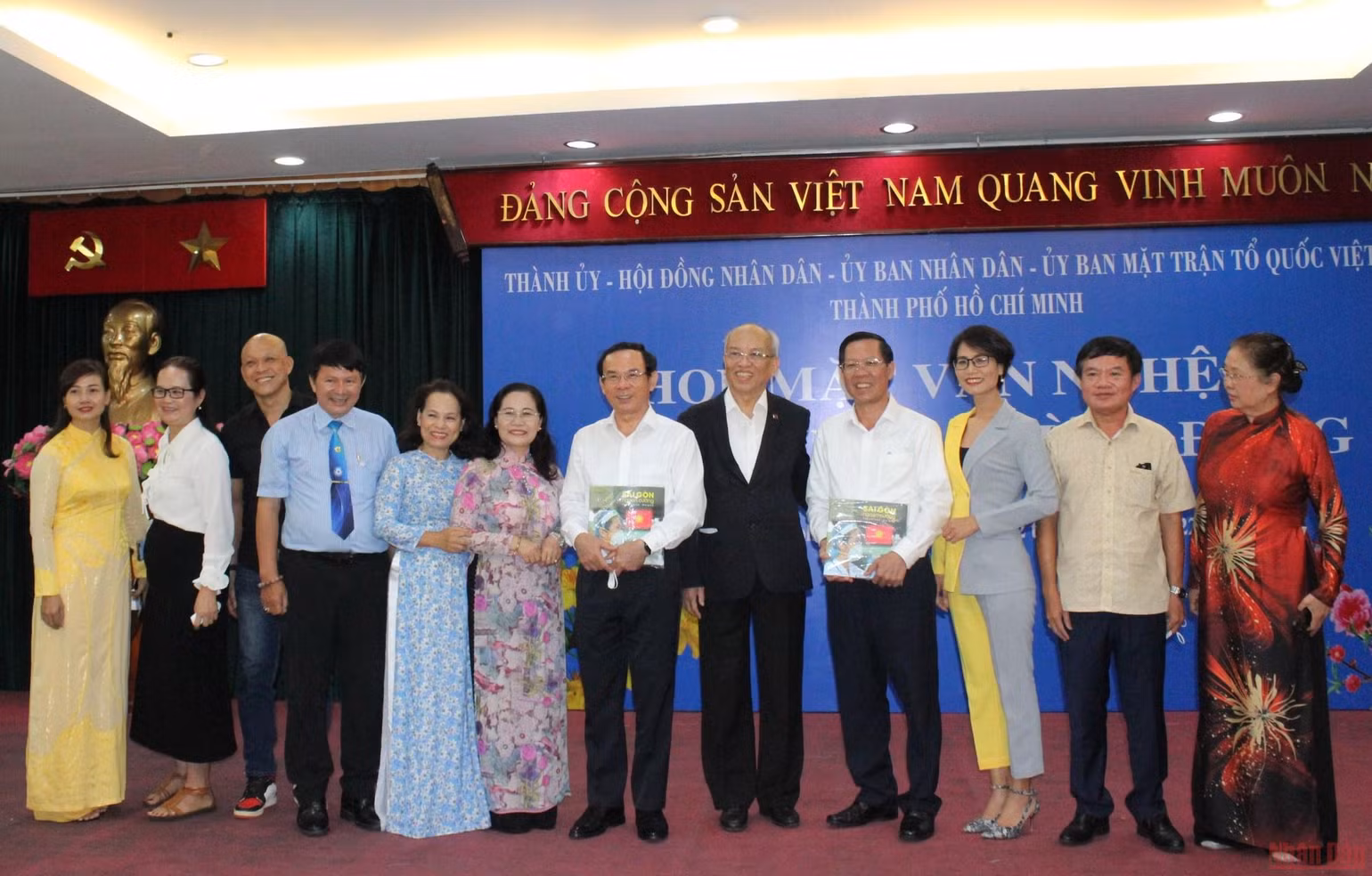 Thành phố Hồ Chí Minh họp mặt văn nghệ sĩ -0