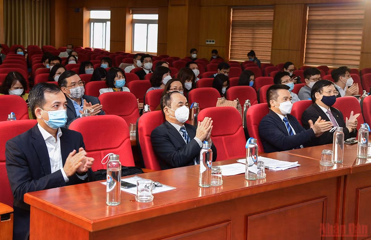 Báo Nhân Dân điện tử đoạt giải A “Giải thưởng báo chí tuyên truyền về sử dụng năng lượng tiết kiệm và hiệu quả năm 2021” -2