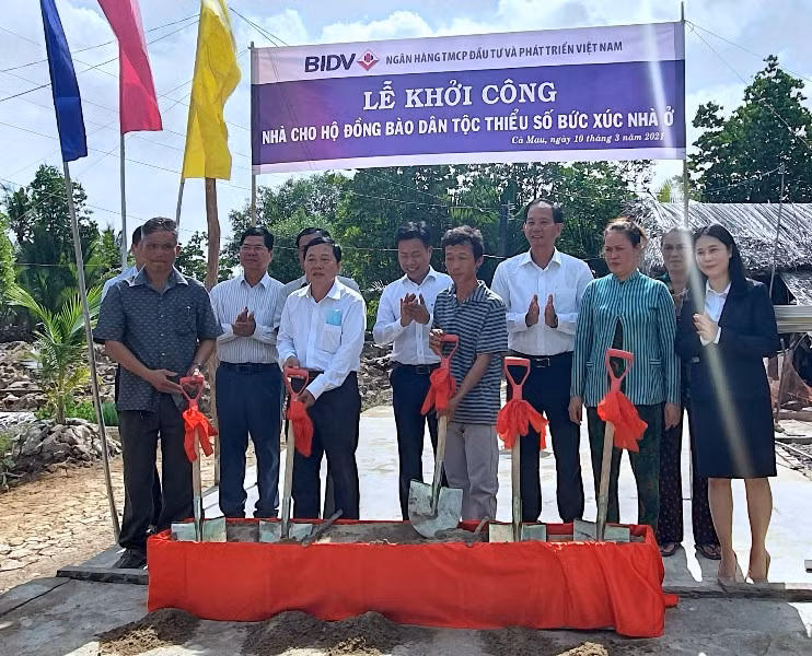 Trao 50 căn nhà tặng đồng bào dân tộc thiểu số Cà Mau -0