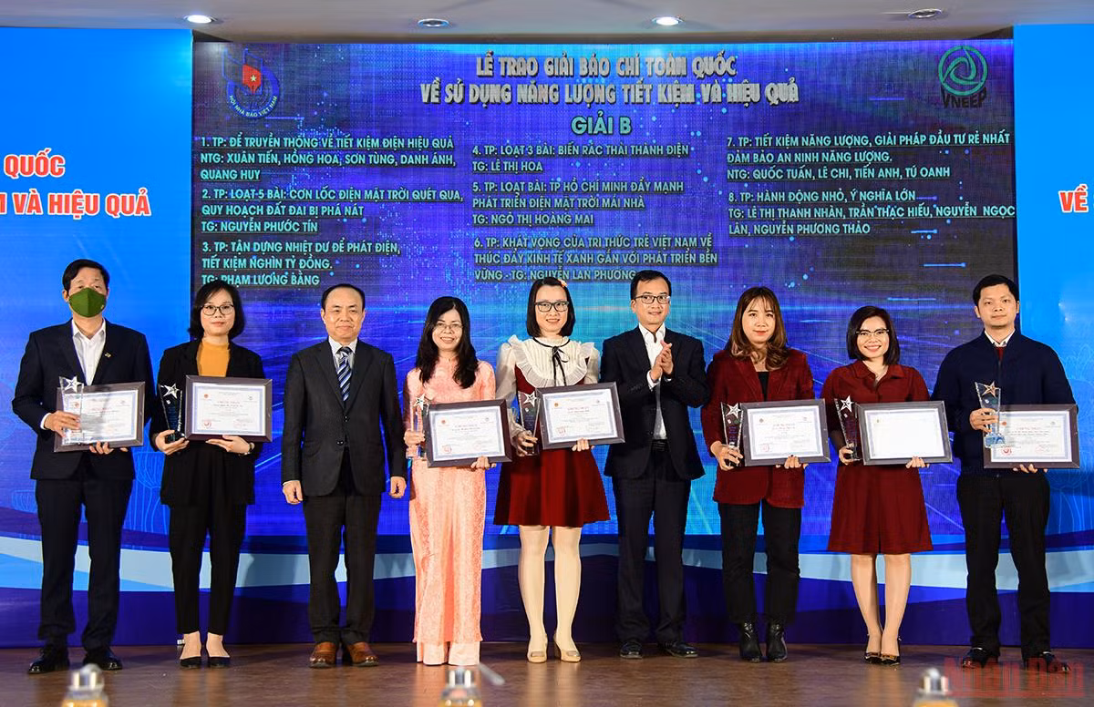 Báo Nhân Dân điện tử đoạt giải A “Giải thưởng báo chí tuyên truyền về sử dụng năng lượng tiết kiệm và hiệu quả năm 2021” -3