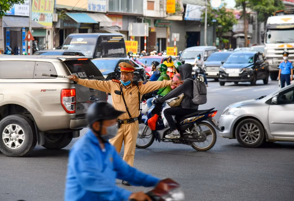 Giao thông thông thoáng khi người dân trở về Hà Nội -0