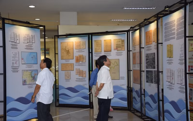 Triển lãm hơn 200 tư liệu Đô thị biển Đà Nẵng -0