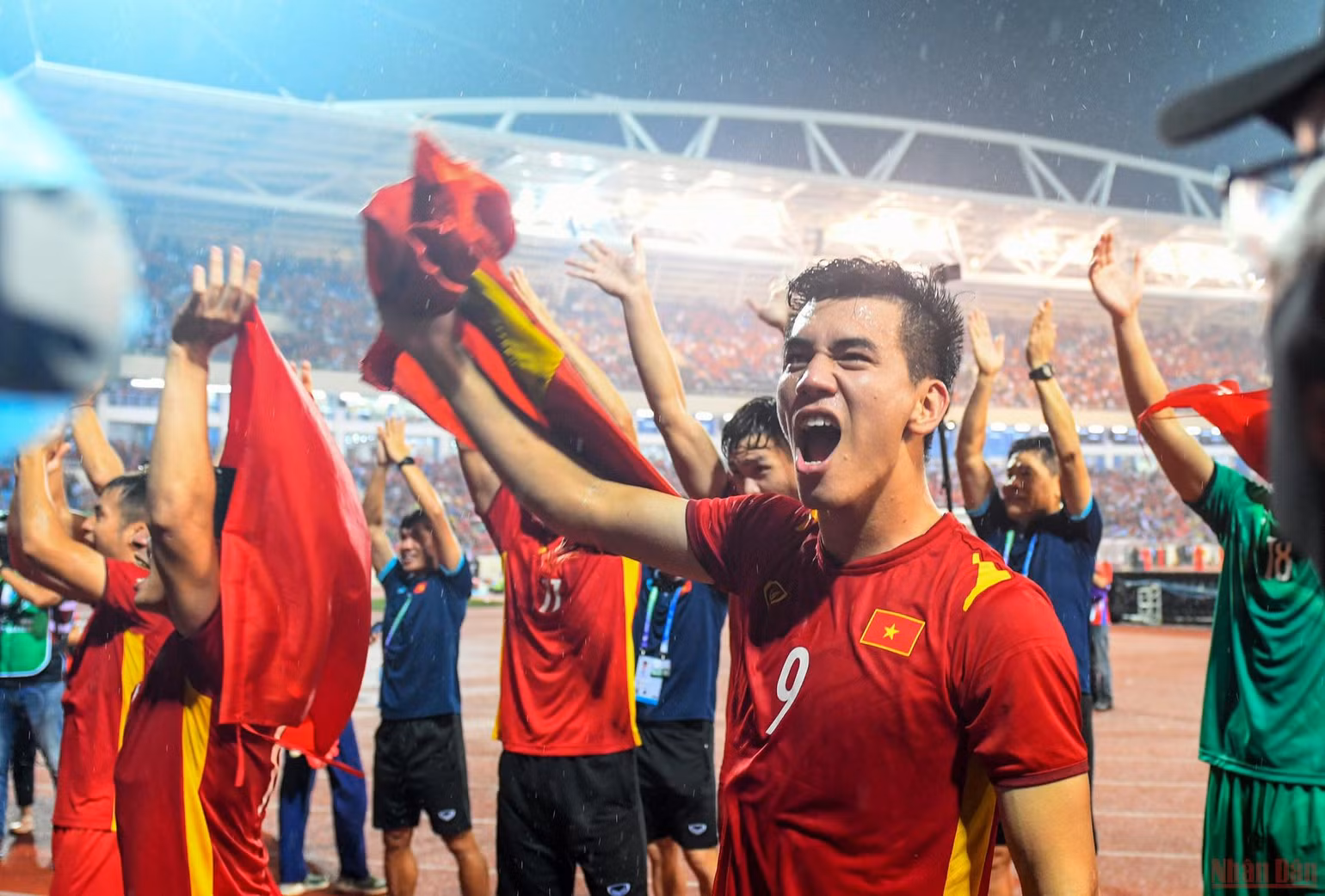 Khoảnh khắc tuyệt vời tại lễ trao Huy chương Vàng bóng đá nam SEA Games 31 -0
