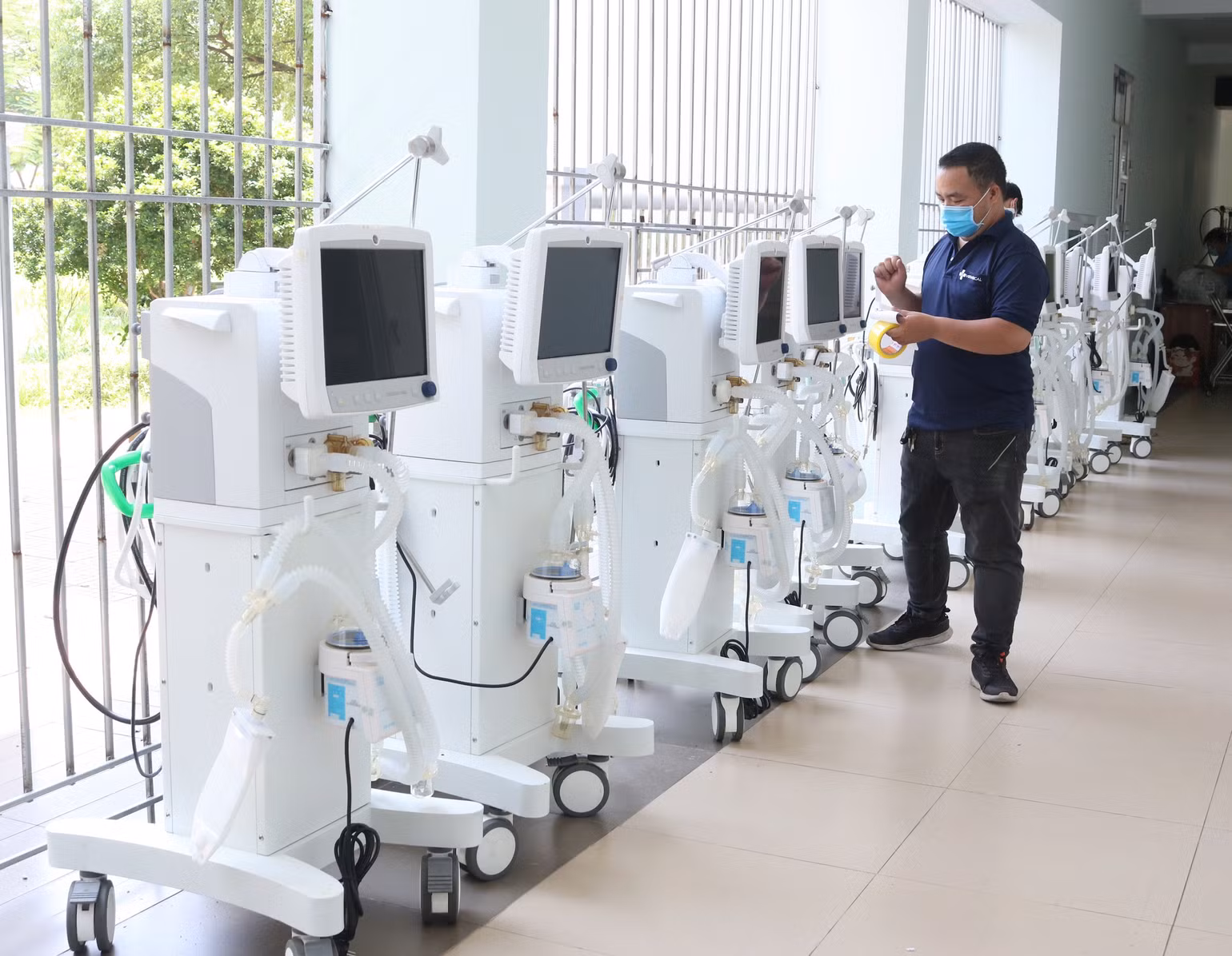 Chuyến tàu đặc biệt chi viện trang thiết bị hiện đại cho TP Hồ Chí Minh -0