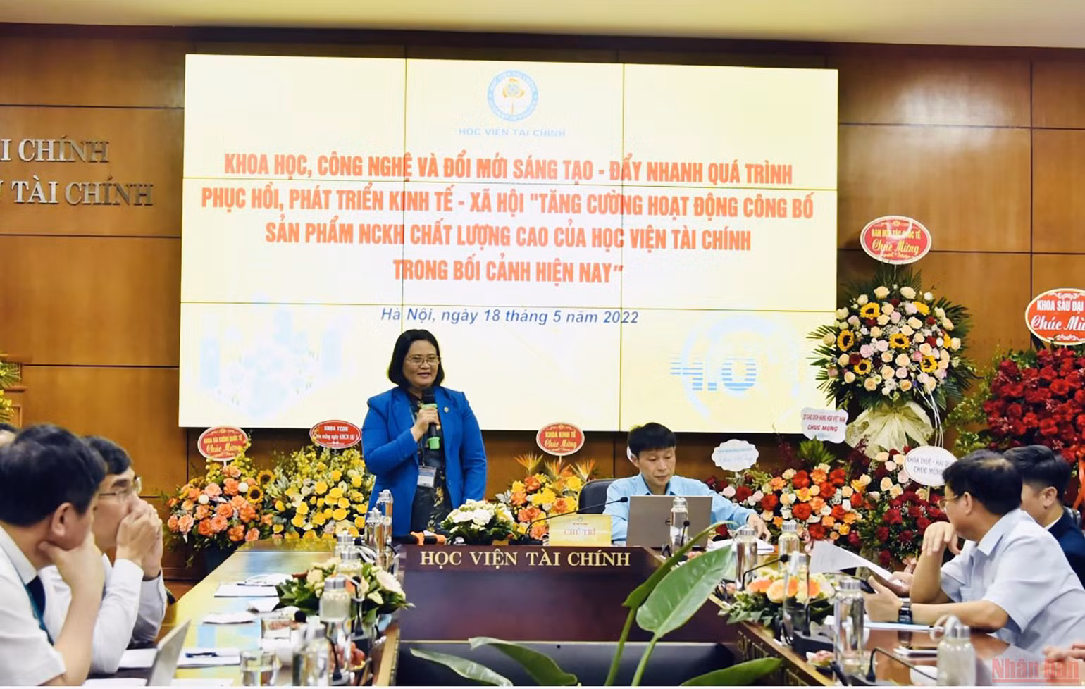 Tăng cường đào tạo kết hợp nghiên cứu khoa học -0