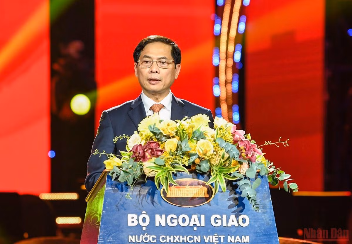 Chủ tịch nước Nguyễn Xuân Phúc dự chương trình Xuân Quê hương 2022 -3