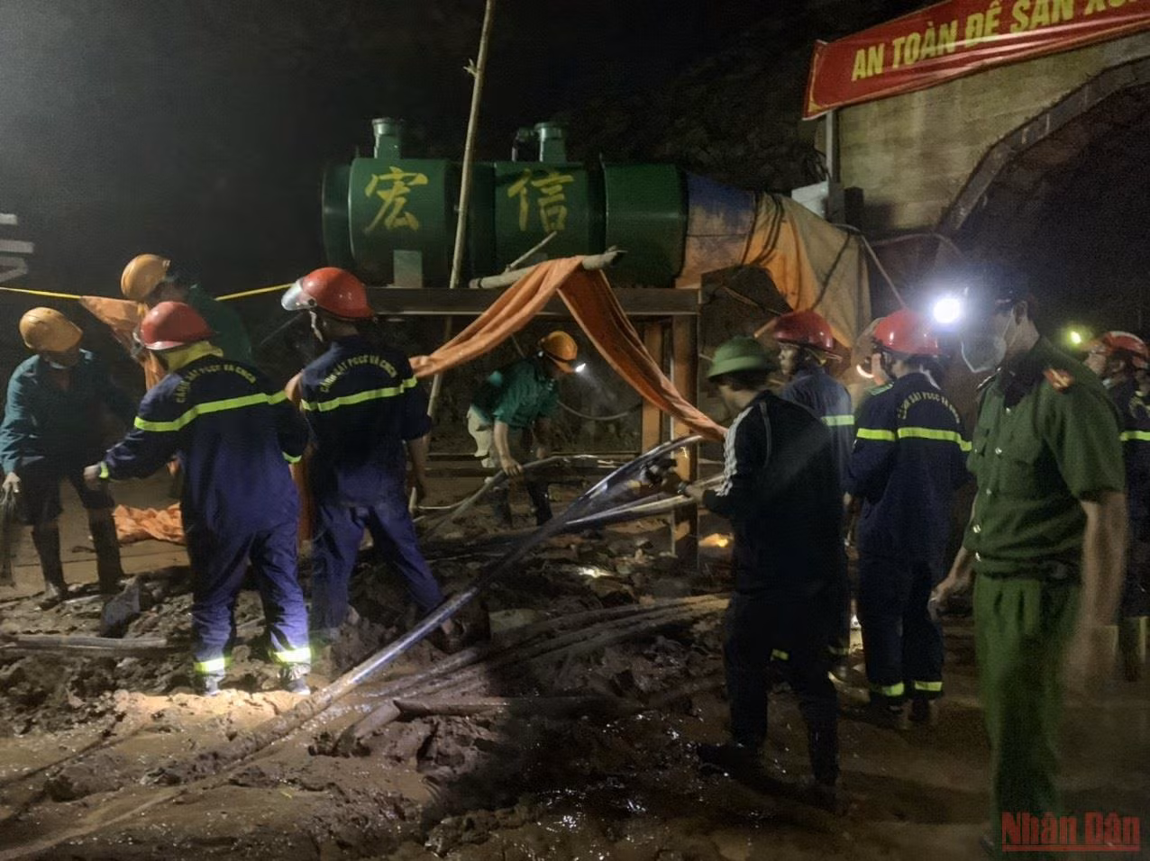 Xuyên đêm cứu hộ người mắc kẹt trong hầm thủy điện tại Nậm Pồ -0