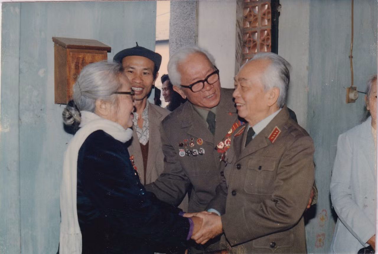 Triển lãm thơ diễn ca lịch sử “Theo dấu chân Đại tướng” nhân kỷ niệm 110 năm ngày sinh Đại tướng Võ Nguyên Giáp -5