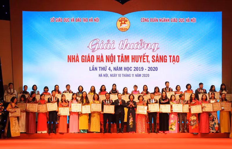 Tuyên dương, khen thưởng các điển hình tiên tiến, nhà giáo tiêu biểu của Thủ đô -0