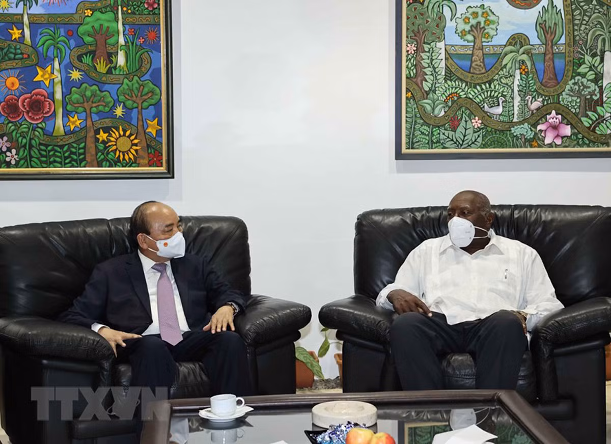 Chủ tịch nước Nguyễn Xuân Phúc đặt chân tới Cuba -0