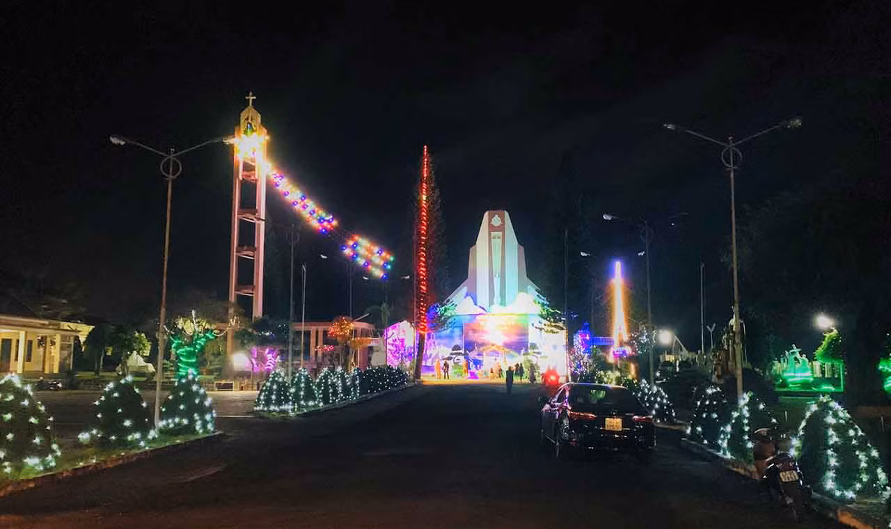 Châu Sơn-mùa Giáng sinh vui tươi, ấm áp và an lành -0