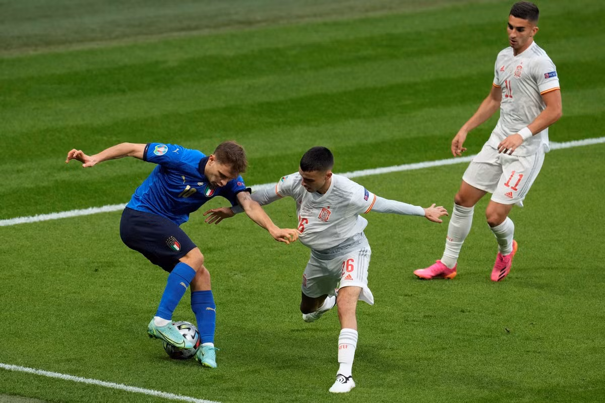 Cận cảnh cuộc đấu kinh điển Italia - Tây Ban Nha ở bán kết EURO 2020 -0