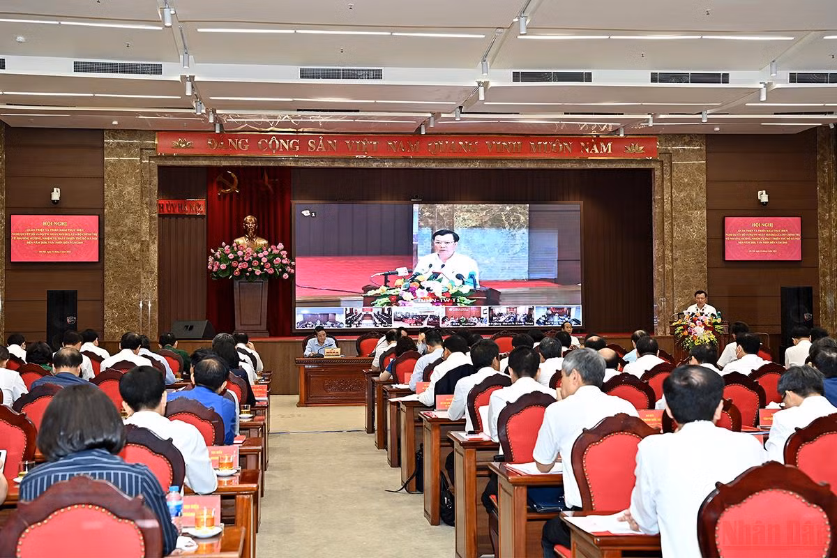 Hội nghị triển khai Nghị quyết của Bộ Chính trị về phát triển Thủ đô Hà Nội -5
