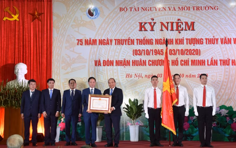 Thủ tướng Nguyễn Xuân Phúc dự kỷ niệm 75 năm Ngày Truyền thống ngành Khí tượng Thủy văn Việt Nam -0