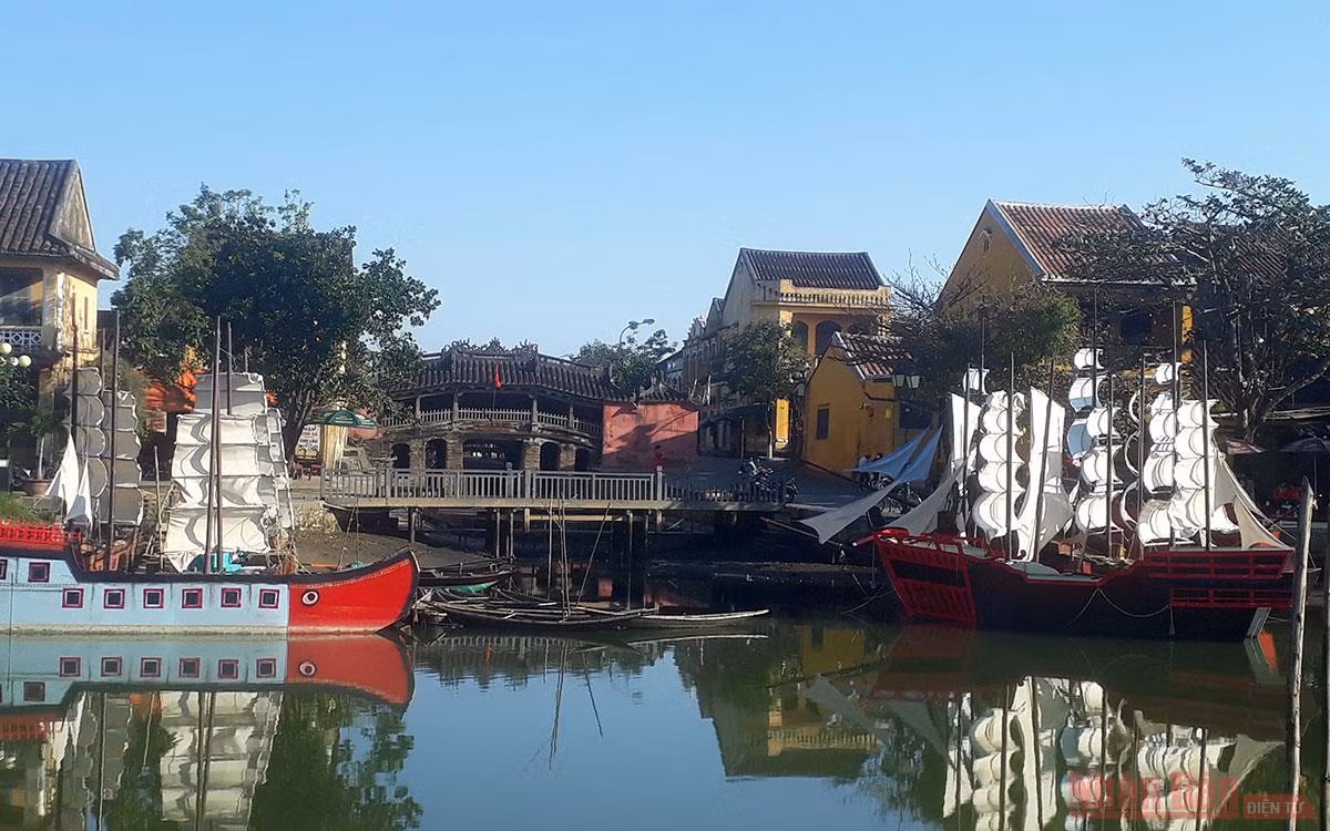 Dạo phố cổ Hội An vắng vẻ mồng một Tết -0