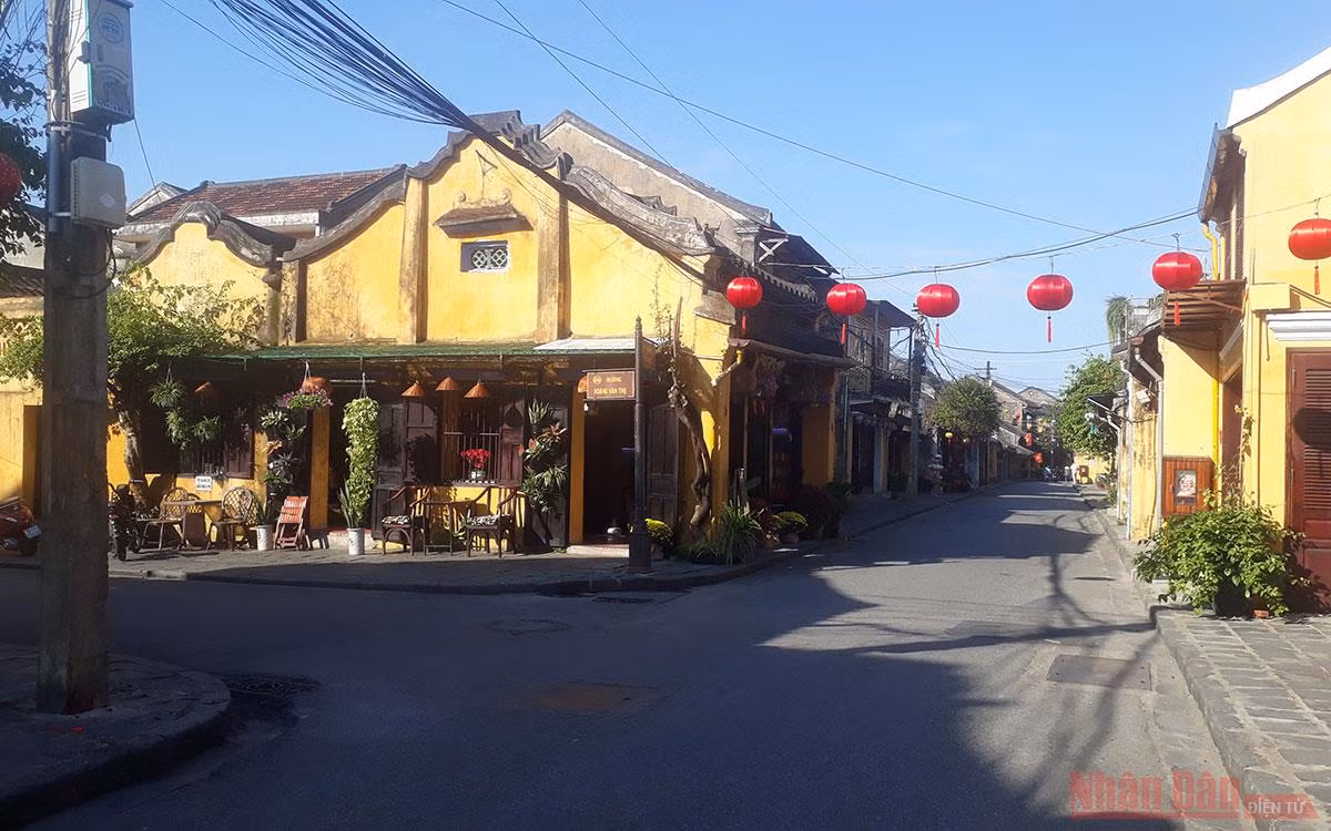 Dạo phố cổ Hội An vắng vẻ mồng một Tết -4