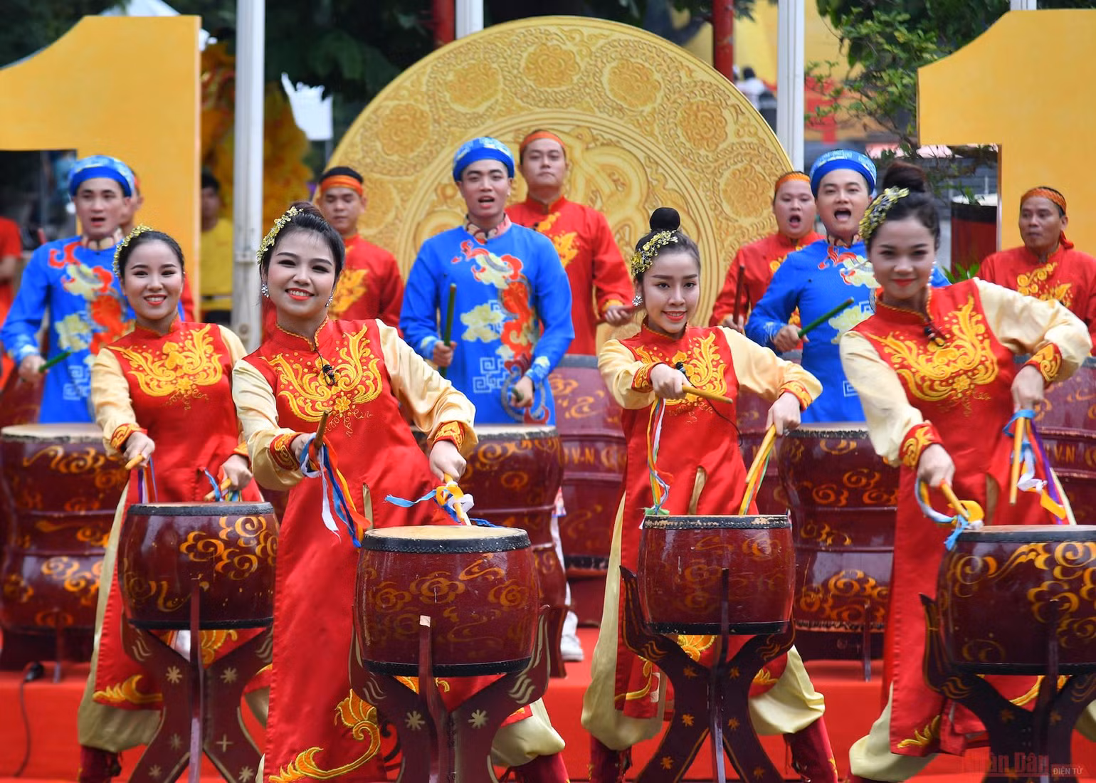 Rực rỡ sắc màu tại Liên hoan nghệ thuật Múa Rồng Hà Nội -0