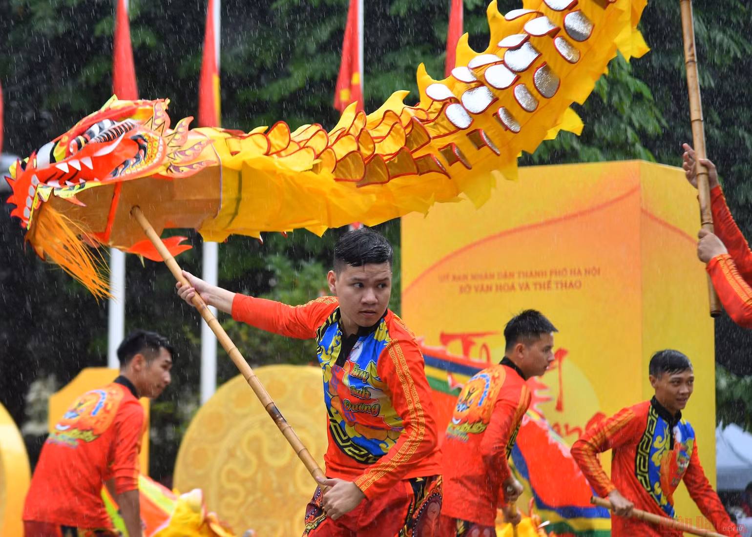 Rực rỡ sắc màu tại Liên hoan nghệ thuật Múa Rồng Hà Nội -0