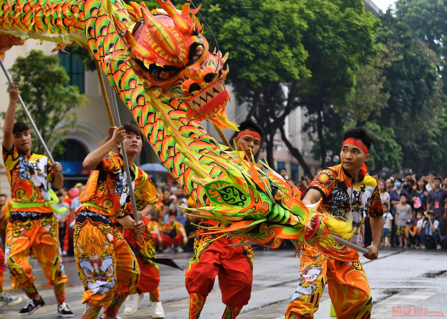 Rực rỡ sắc màu tại Liên hoan nghệ thuật Múa Rồng Hà Nội -0