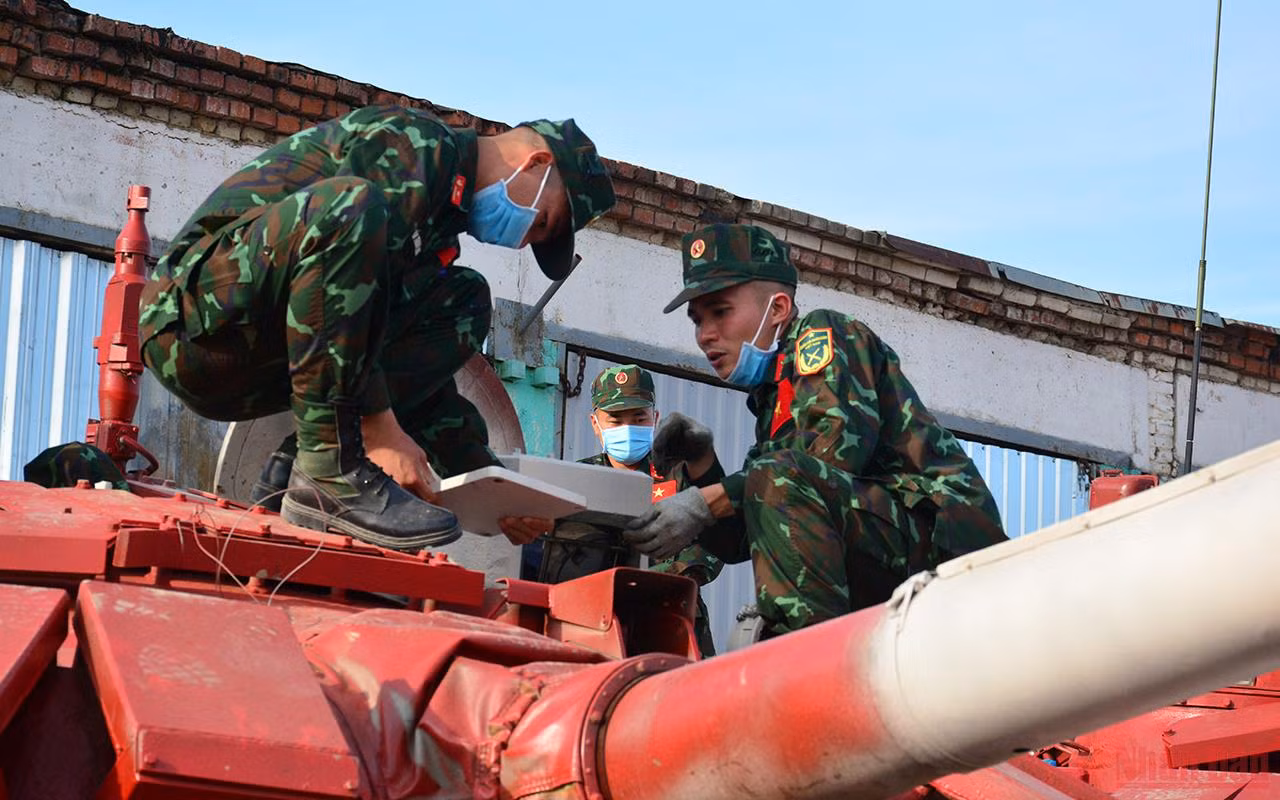 Cận cảnh 4 chiếc xe tăng màu đỏ của đội tuyển Việt Nam tại Army Games 2021 -2