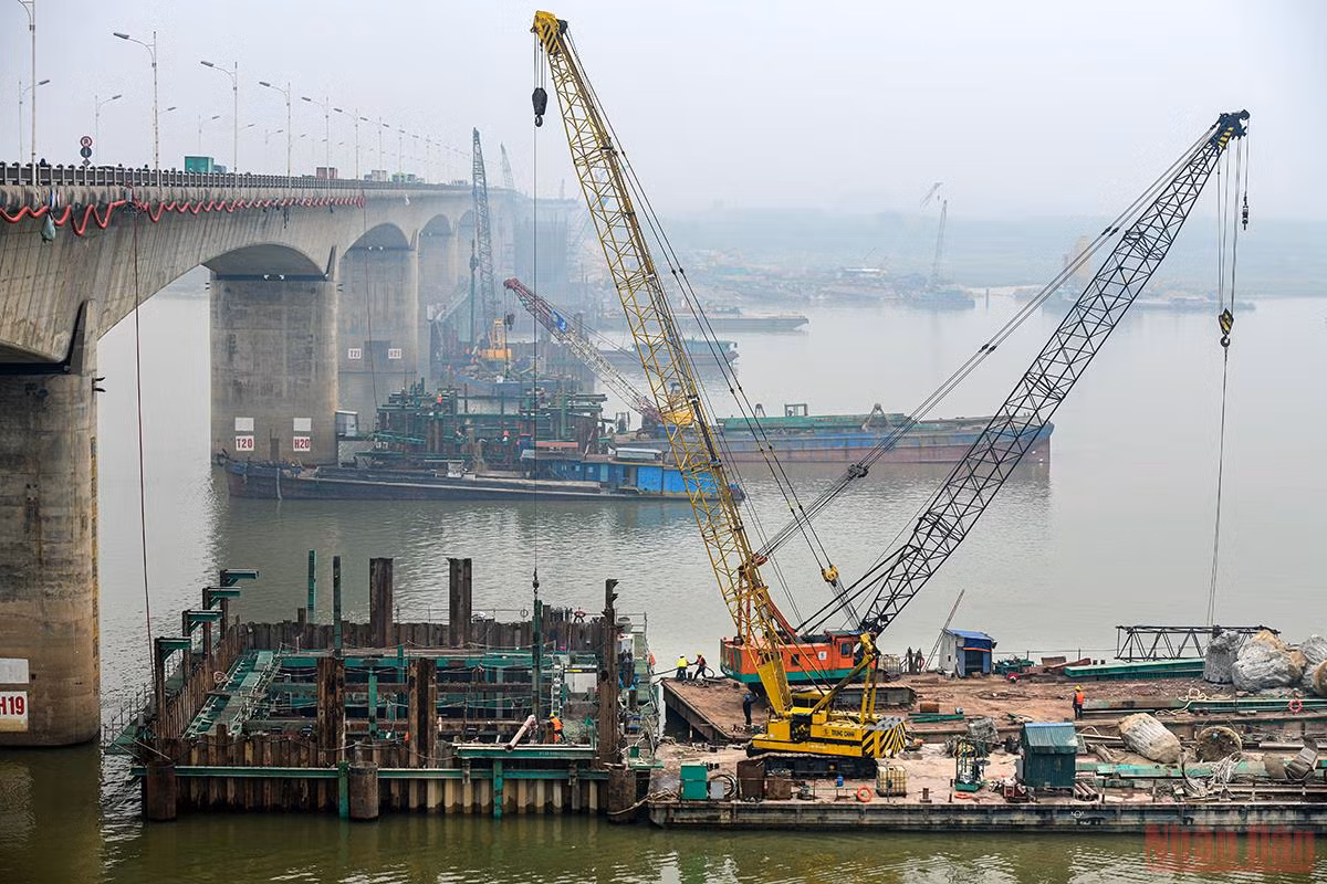 Đẩy nhanh tiến độ thi công cầu Vĩnh Tuy 2 trong năm 2022 -0