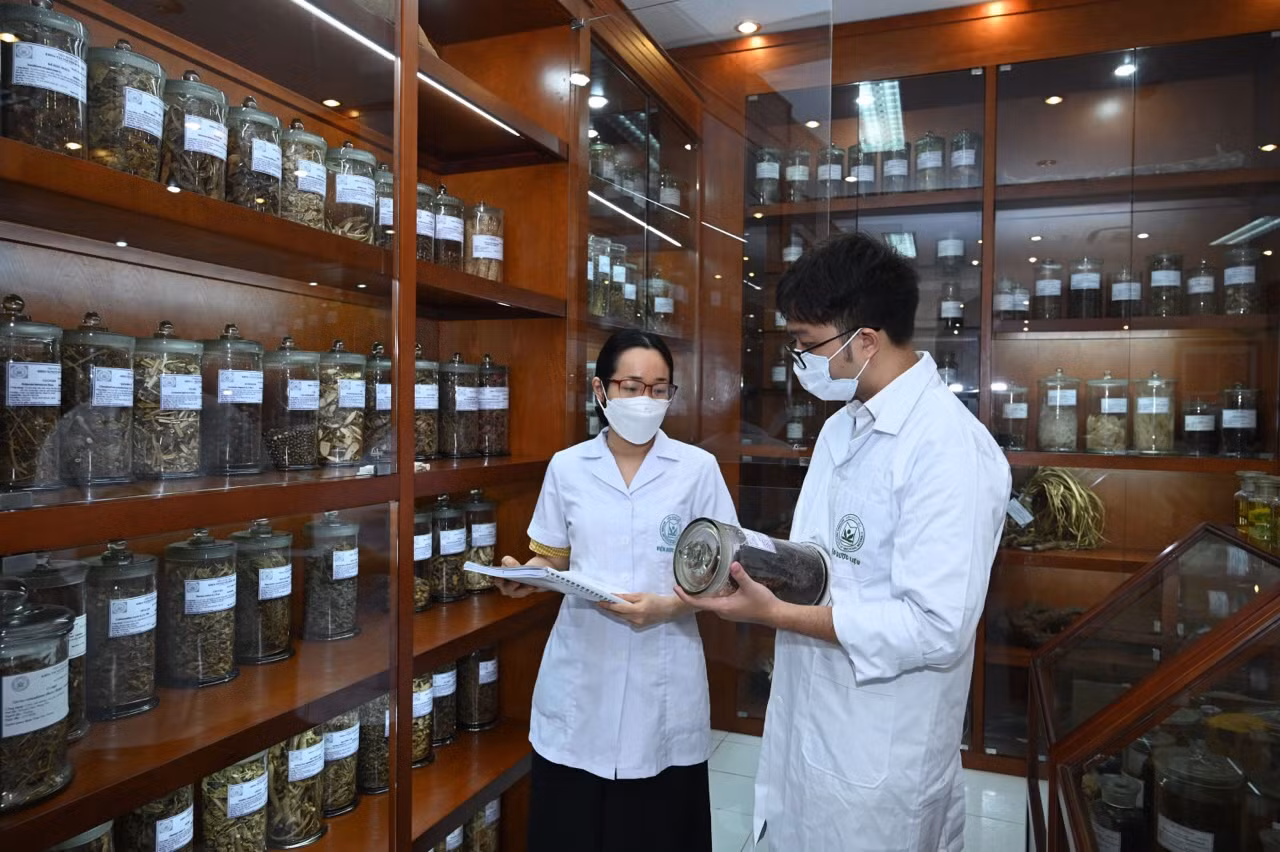 Phát triển thuốc hỗ trợ điều trị Covid-19 -0