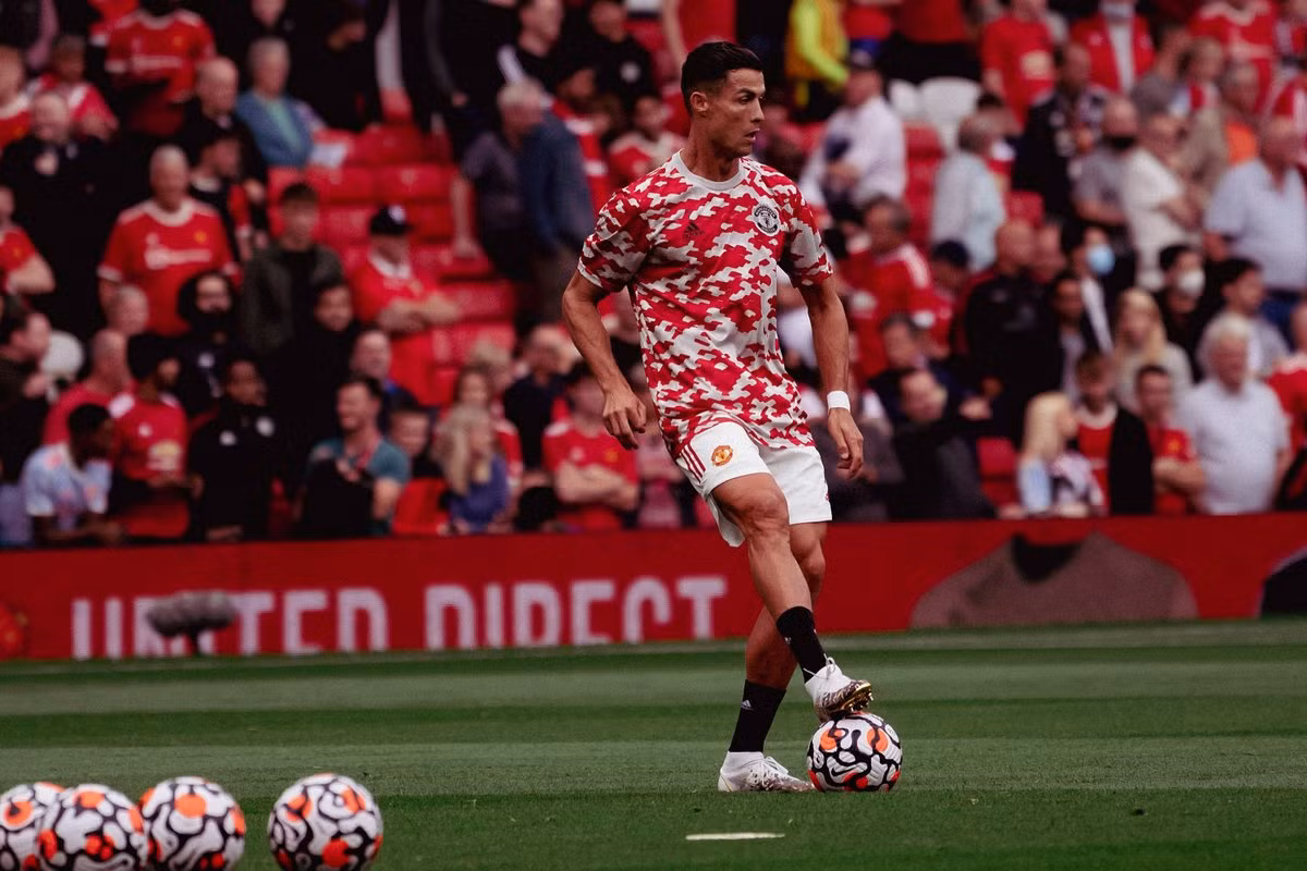 Cận cảnh Ronaldo lập cú đúp trong ngày ra mắt Man United -0