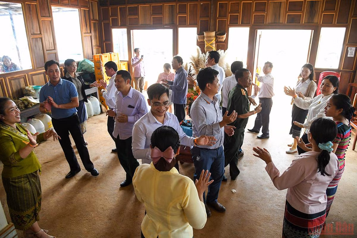 Quan hệ hữu nghị đặc biệt Việt - Lào: Tết của bạn là Tết của mình -0