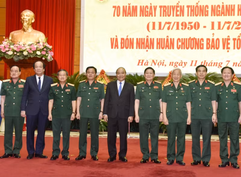Ngành Hậu cần quân đội nhận Huân chương Bảo vệ Tổ quốc hạng nhất -0