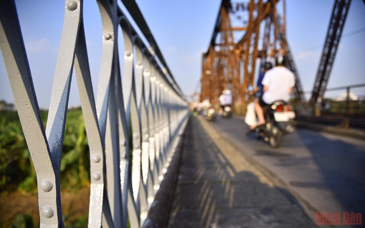 “Thay áo mới” cho cây cầu 120 năm tuổi -0