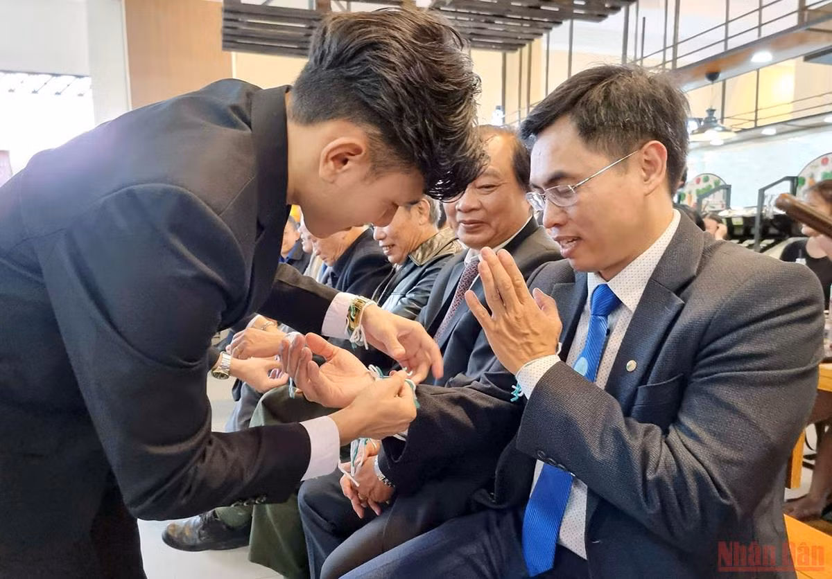 Sinh viên Lào tại Trường Đại học Đà Lạt được các gia đình nhận đỡ đầu -0