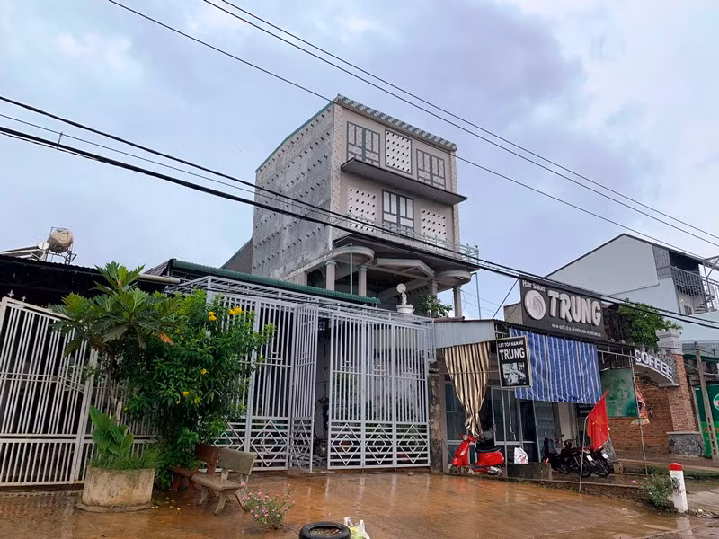 Những “biệt thự” nuôi chim yến ở Đắk Lắk -0