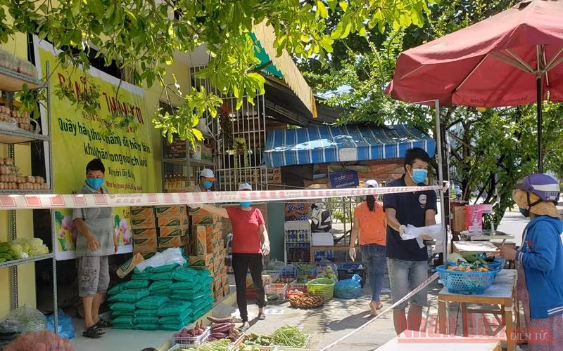Quầy hàng 0 đồng - tình người giữa mùa dịch -0
