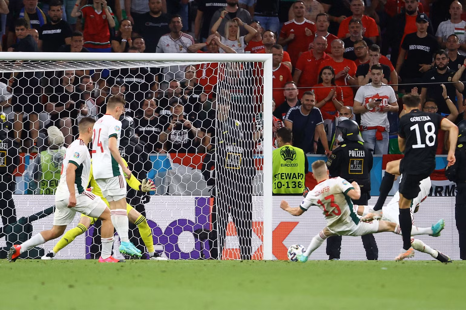 Cận cảnh những diến biến kịch tính lượt trận cuối bảng F Euro 2020 -0