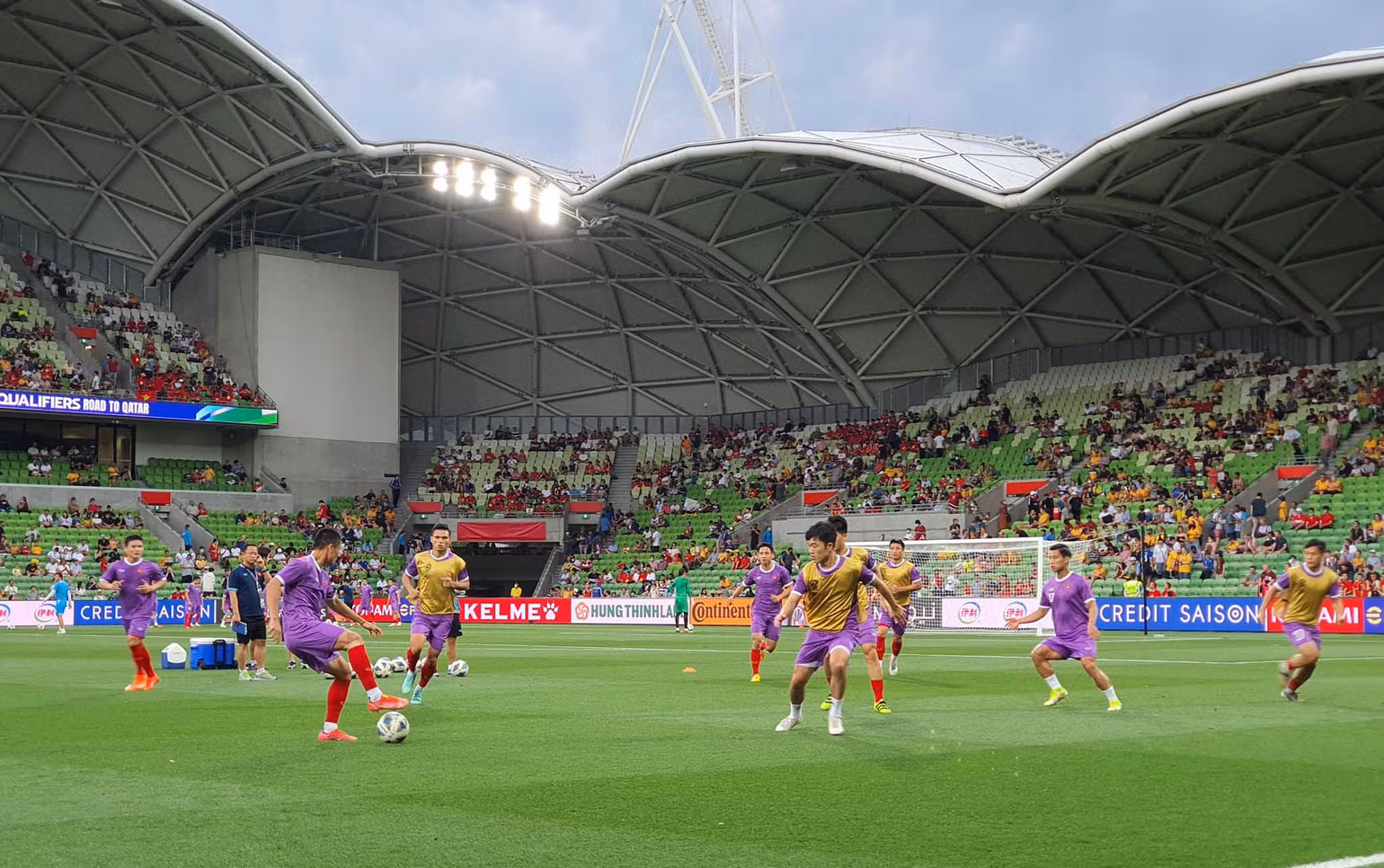 (Hiệp 1) Việt Nam 0-0 Australia: VAR từ chối bàn thắng của Tom Rogic -0
