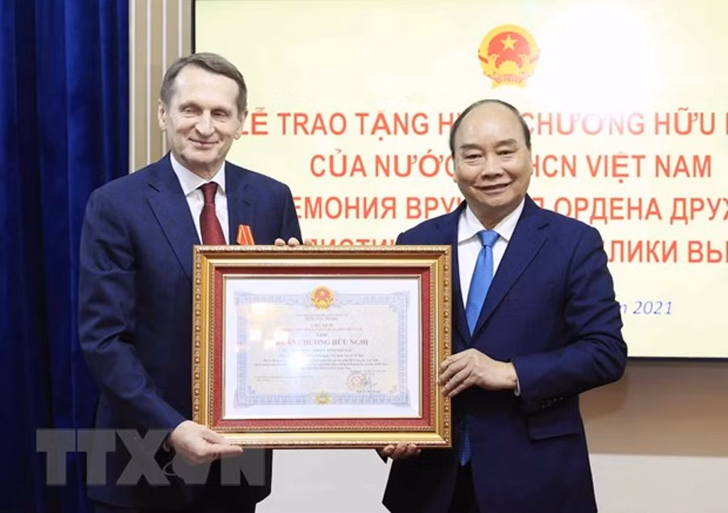 Chủ tịch nước trao huân chương cho lãnh đạo quân đội, an ninh LB Nga -0