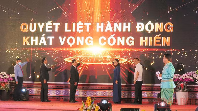 Khai mạc Liên hoan Diễn xướng dân gian văn hóa các dân tộc khu vực Trường Sơn-Tây Nguyên lần thứ III năm 2022 -0