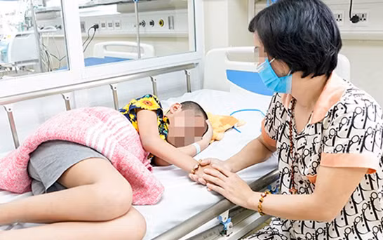 Hành trình vượt cửa tử của cậu bé 10 tuổi nhiễm Covid-19 -0