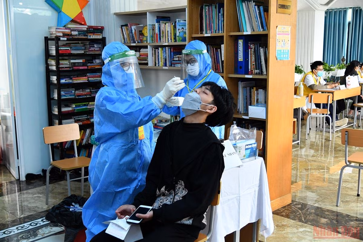 Khám bệnh nhân đạo, cấp thuốc miễn phí cho thanh thiếu niên có hoàn cảnh đặc biệt khó khăn -0