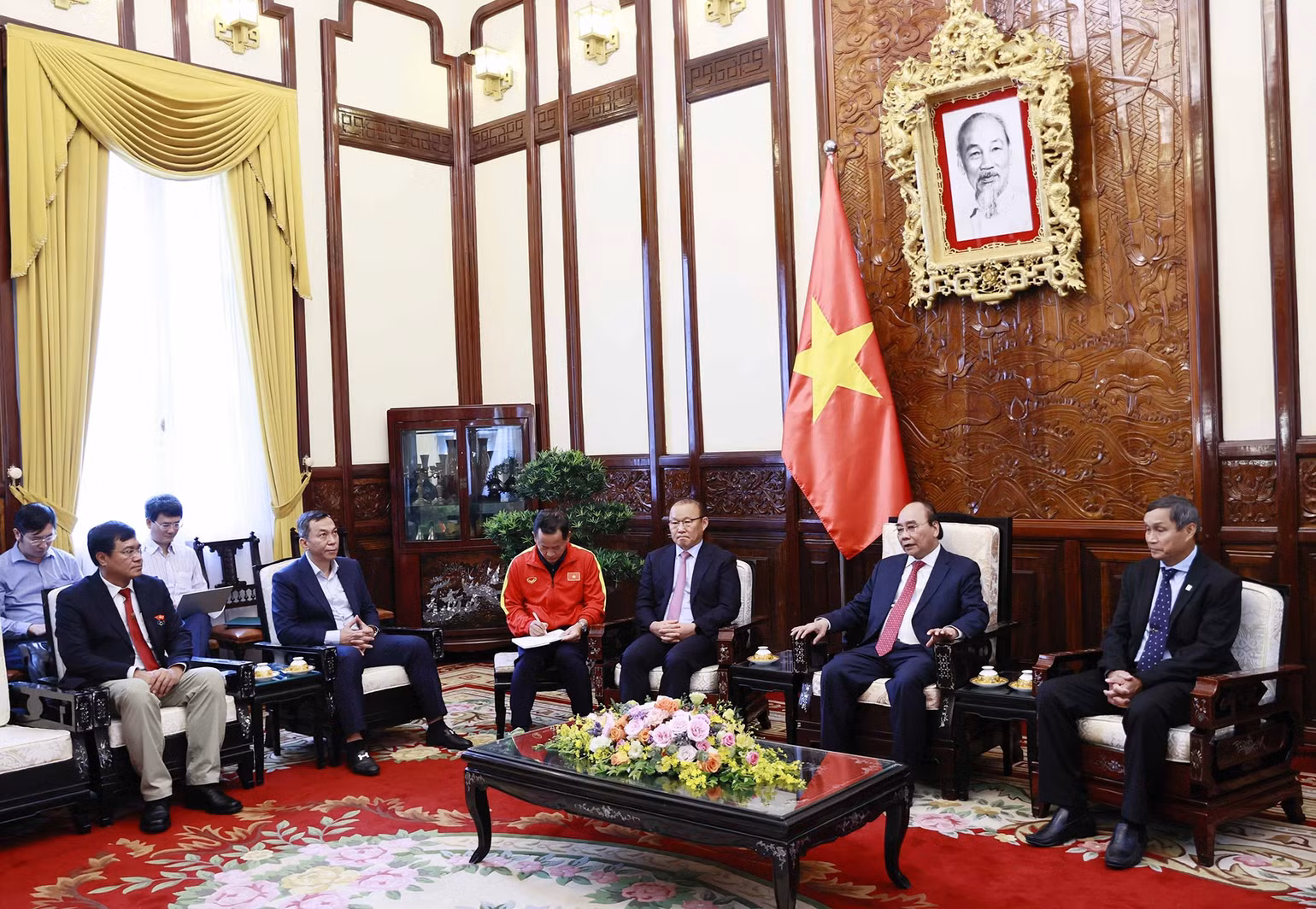 Tiếp tục quan tâm, đầu tư phát triển bóng đá nước nhà -0