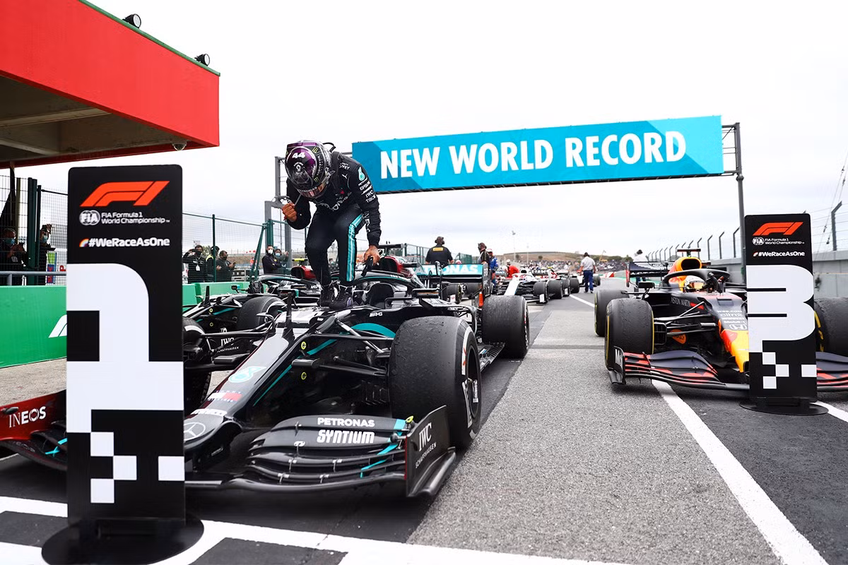 Lewis Hamilton và hành trình tìm kiếm ý nghĩa của chiến thắng -0